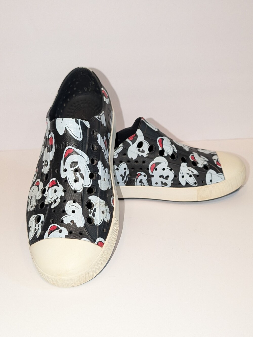 Native Disney Parks Mickey Mouse SlipOns, Wmns 6, Mens 4, Youth 4-4.5
